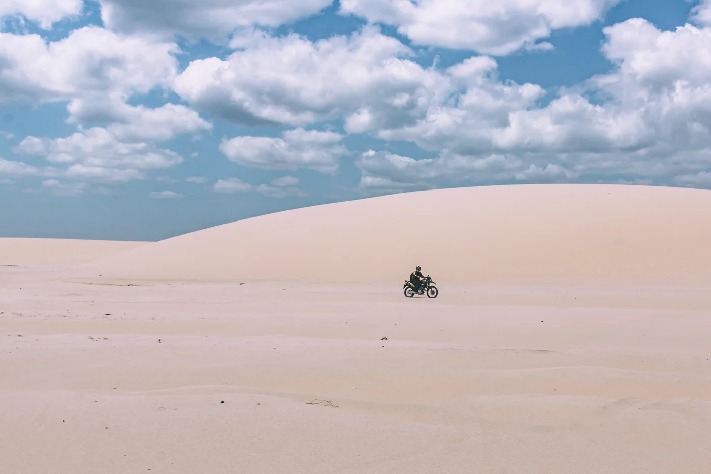 Dunas de areia branca na região de Jericoacoara